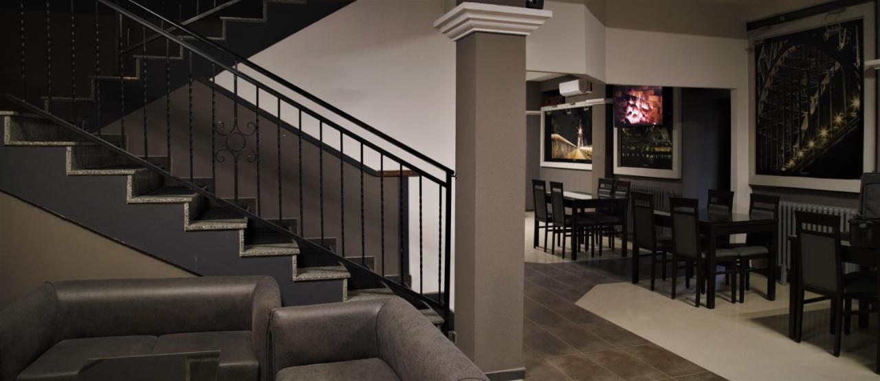 Hotel Ambasador Bitola Bagian luar foto