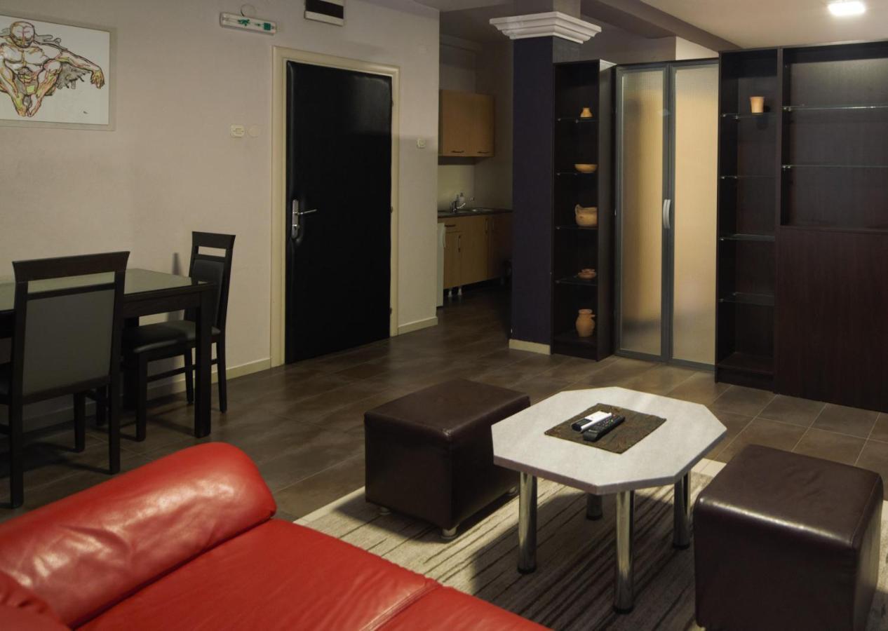Hotel Ambasador Bitola Bagian luar foto