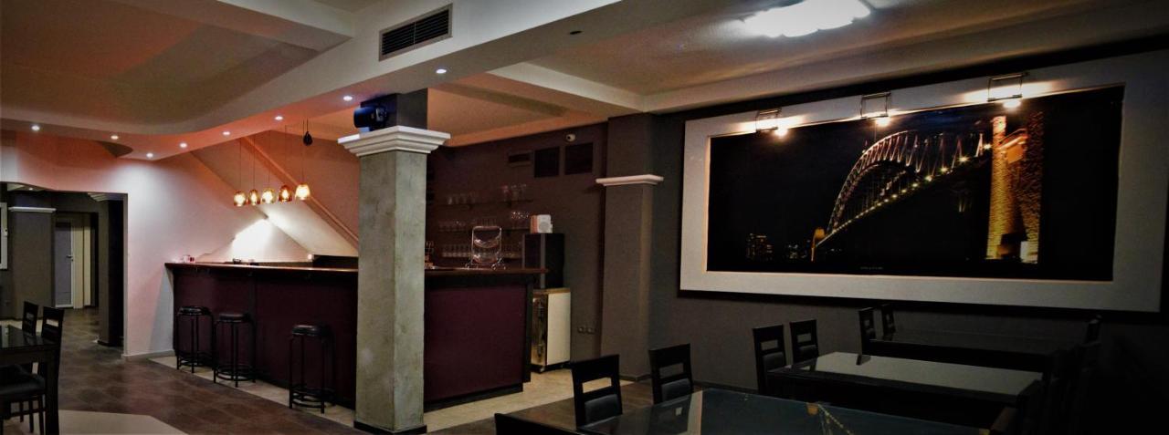 Hotel Ambasador Bitola Bagian luar foto