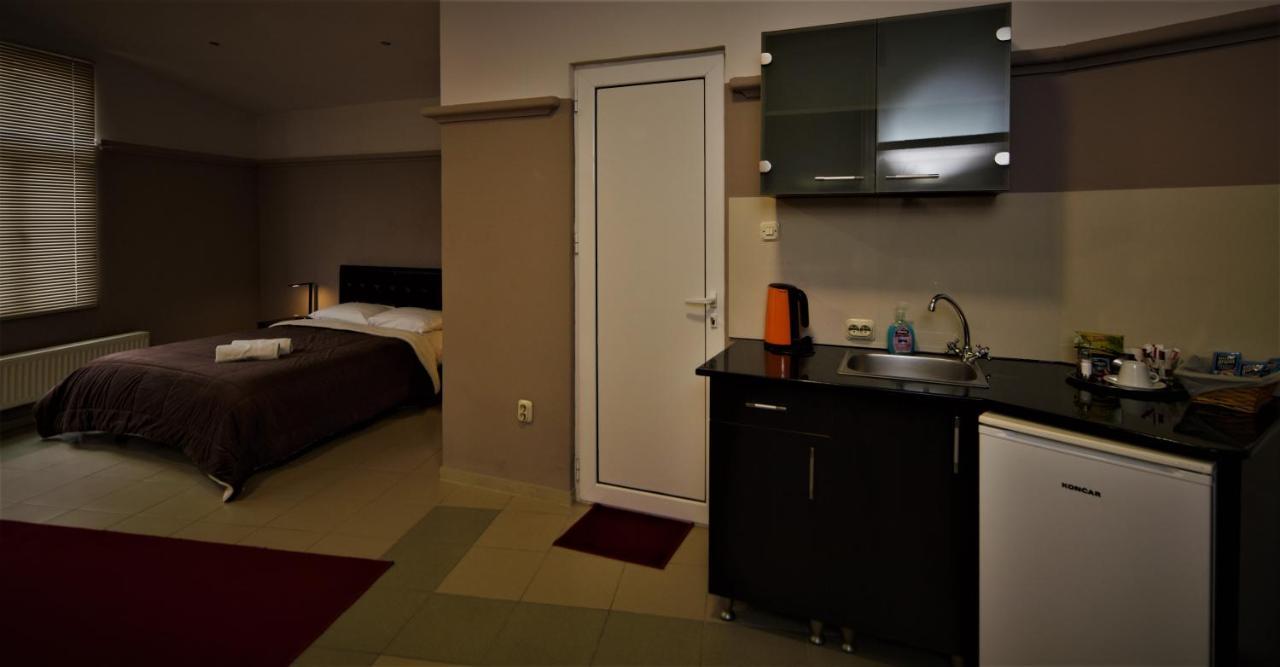 Hotel Ambasador Bitola Bagian luar foto