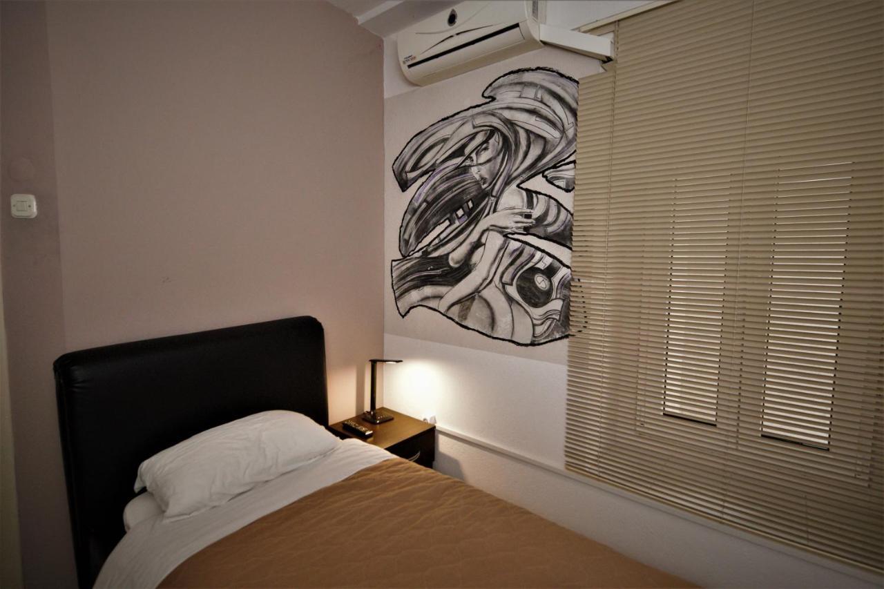 Hotel Ambasador Bitola Bagian luar foto