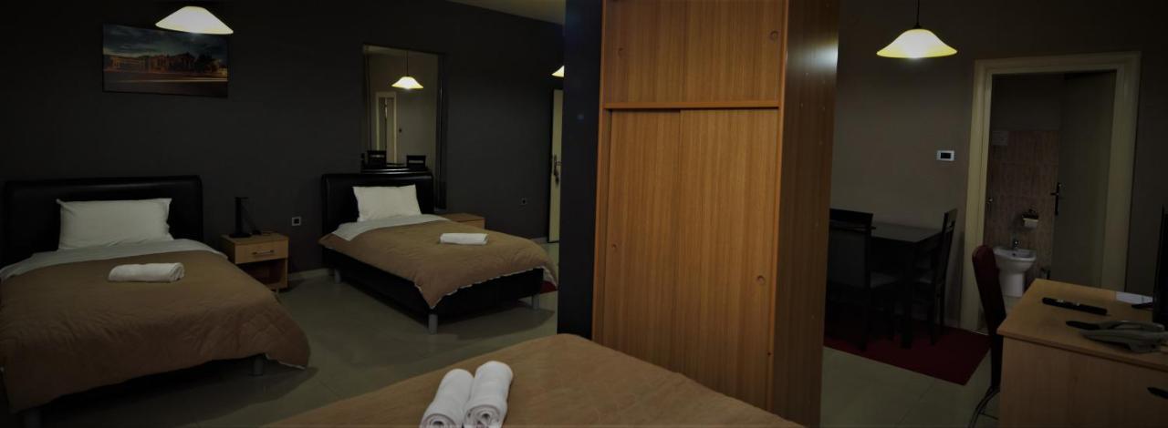 Hotel Ambasador Bitola Bagian luar foto