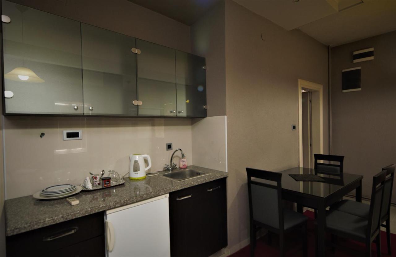 Hotel Ambasador Bitola Bagian luar foto
